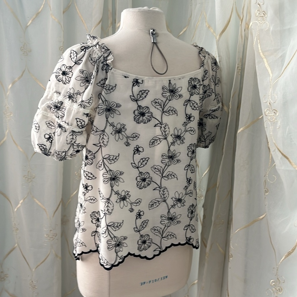 Solitaire Embroidered Blouse - Picture 4 of 5